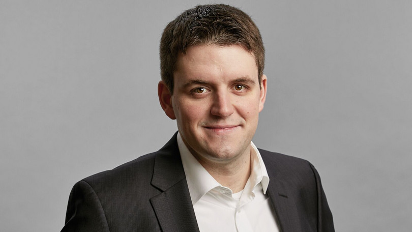 Portrait von Benjamin Klusemann, dem Programmleiter des Masters Management & Engineering an der Leuphana