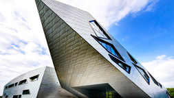 Außenansicht des Zentralgebäudes