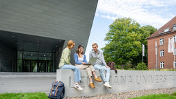 28-09-Mastermotive_vor_dem_ZG