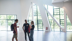 Zentralgebäude_belebtII318