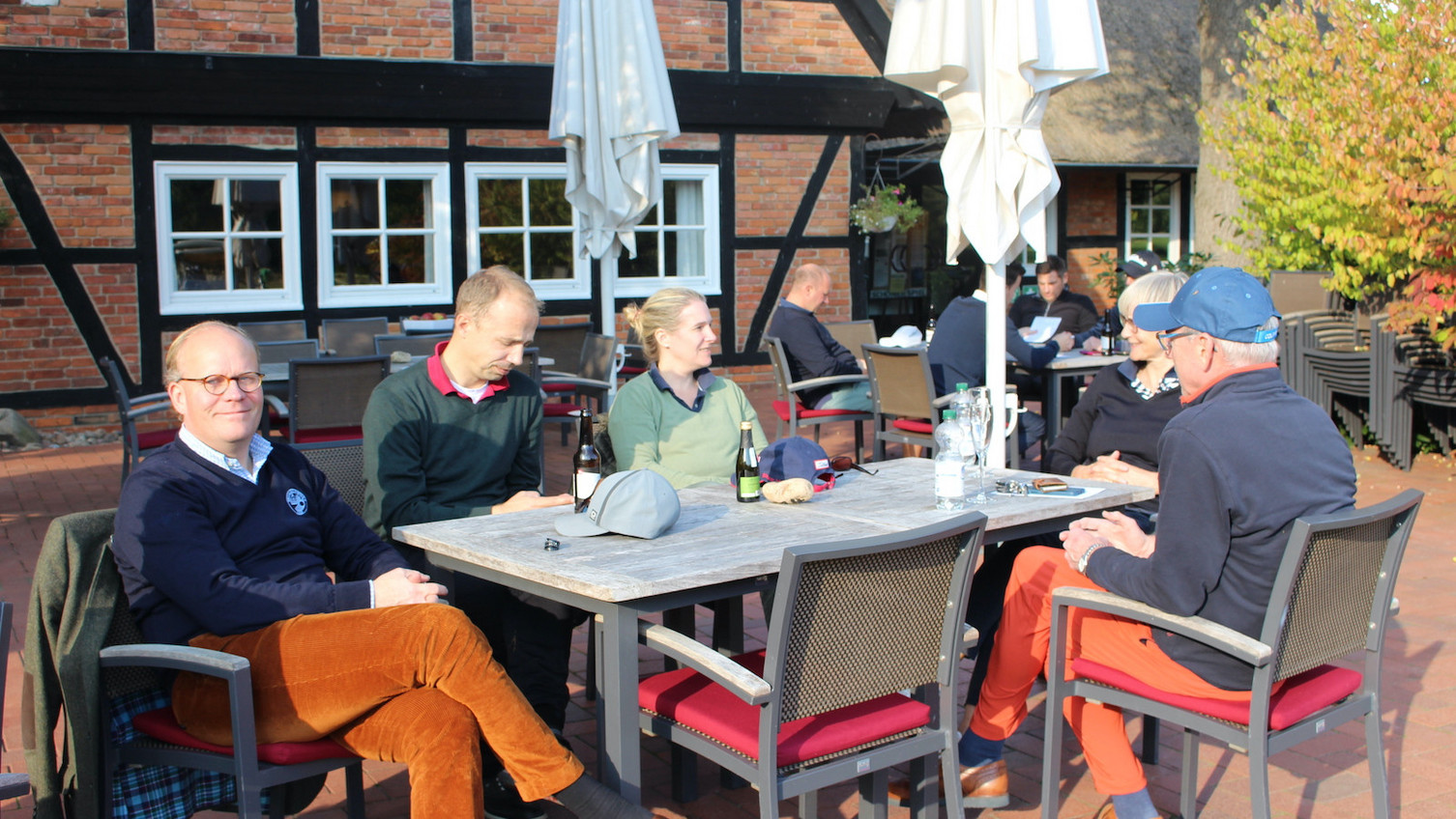 Die ersten Flights genießen die Sonne