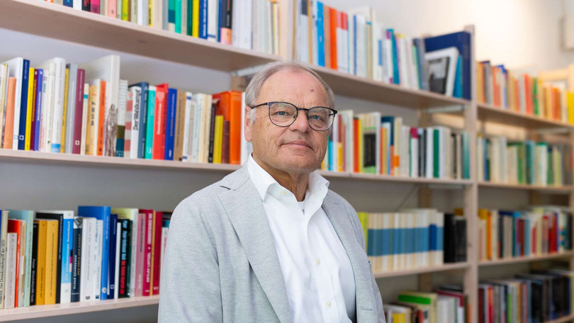 Porträt von Prof. Müller-Rommel