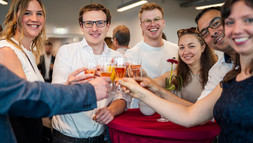 "Motivation und Gemeinschaft als Schlüssel zum Erfolg" – Graduationsfeier der Leuphana Professional School