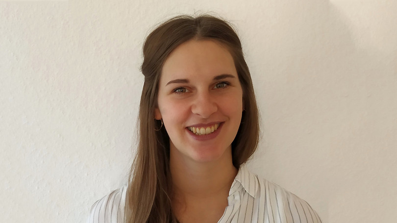 Julia Häußer, Absolventin