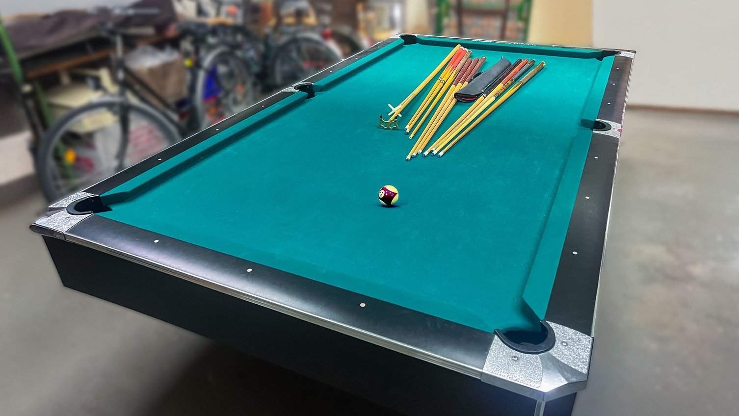 Billard-Tisch im Keller Gb 5