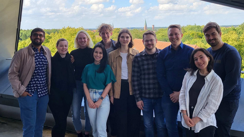 Prof. Dr. Max Baumgart mit den Fellows