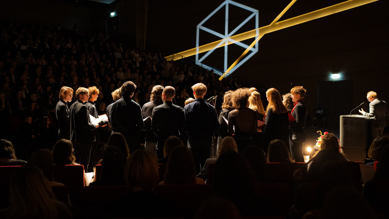 Finally, outstanding achievements are also the focus of the Leuphana Dissertation Prize, which will be awarded again at this graduation ceremony for the first time since summer 2021 after a break due to the coronavirus pandemic.