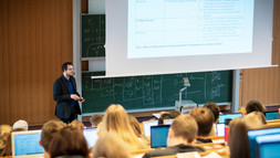 Vorlesung im Hörsaal_4