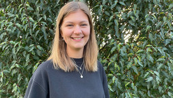 Kathleen Evers ist 21 Jahre alt, stammt aus Buxtehude und hat sich nach dem Abitur für ein Studium an der Leuphana entschieden.