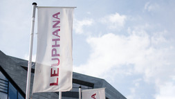 fahne_vor_zentralgebaeude