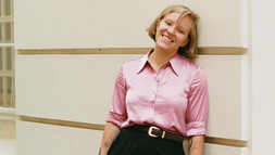 Gastdozentin Raphaela Edelbauer