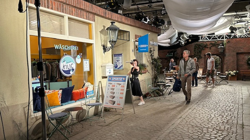 Eine andere Welt: Deutschlandstipendiatinnen zu Besuch bei den Roten Rosen